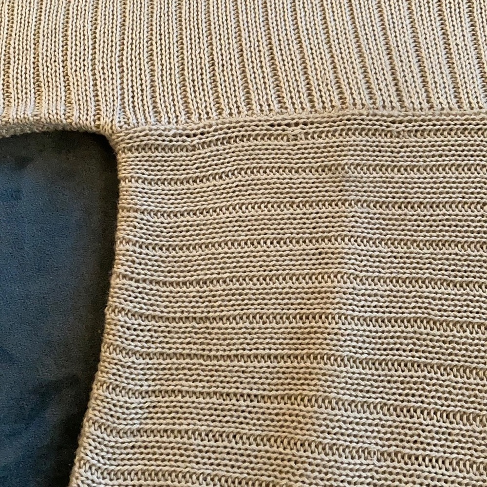 sweater - Picture 4 of 7